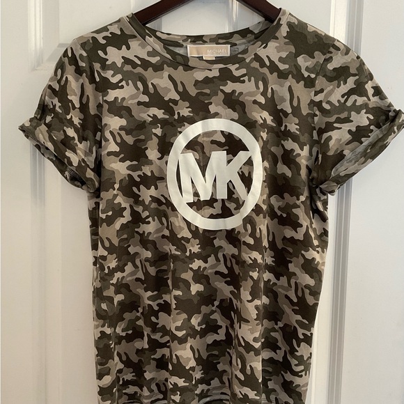 MICHAEL Michael Kors Camo Logo T-Shirt - Size Medium - Picture 3 of 7